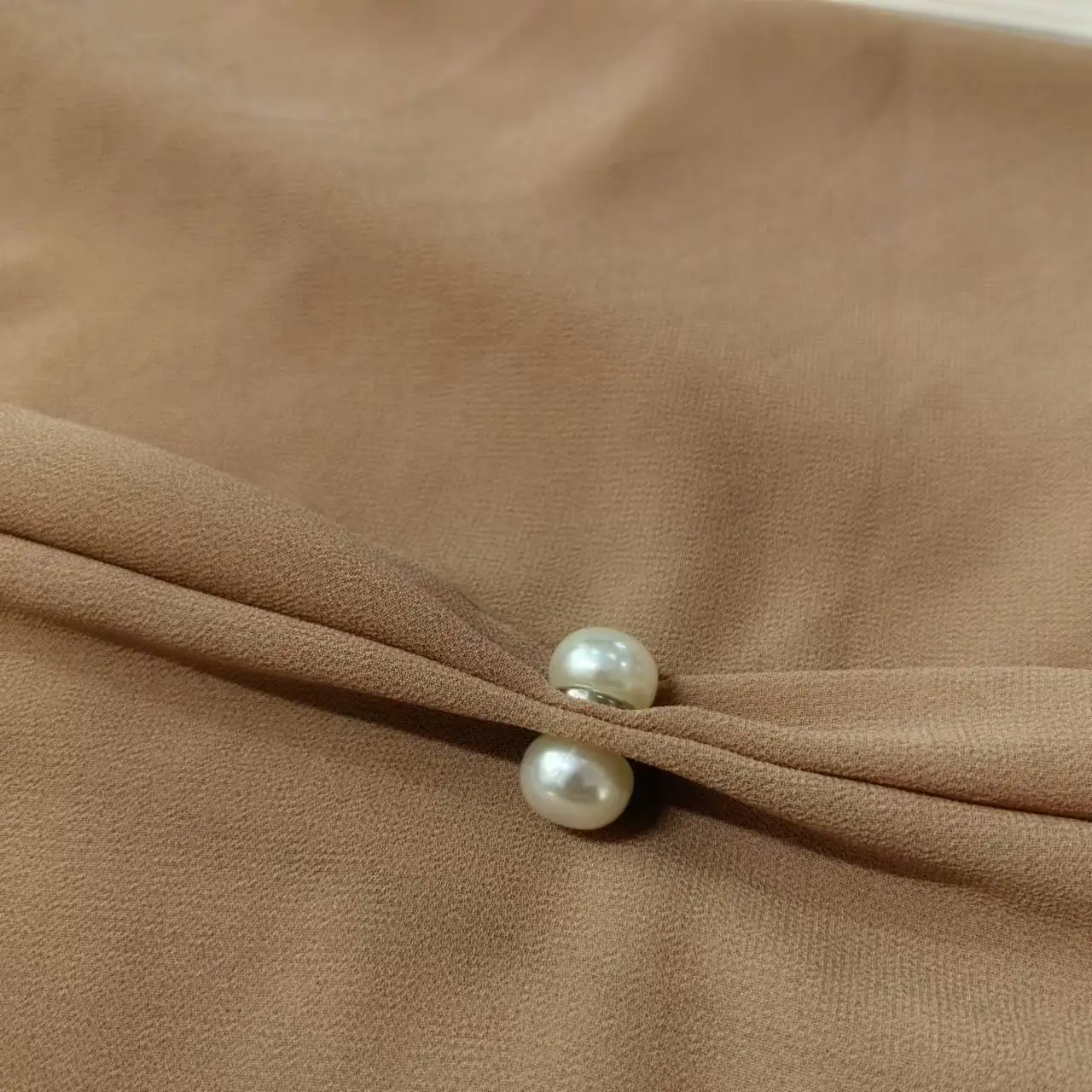new Fashion pearl magnetic button brooch pin collar brooch pin for hijab scarf Wedding dress weighting and windproofing.