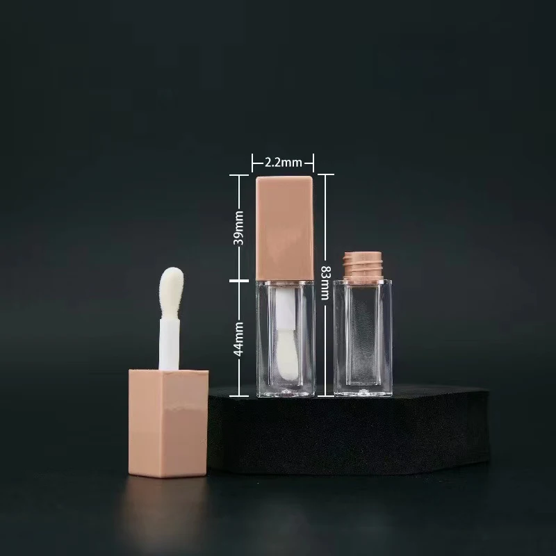 The square 6ml large head brush can be used as a lip glaze, highlight blush, and a variety of colors