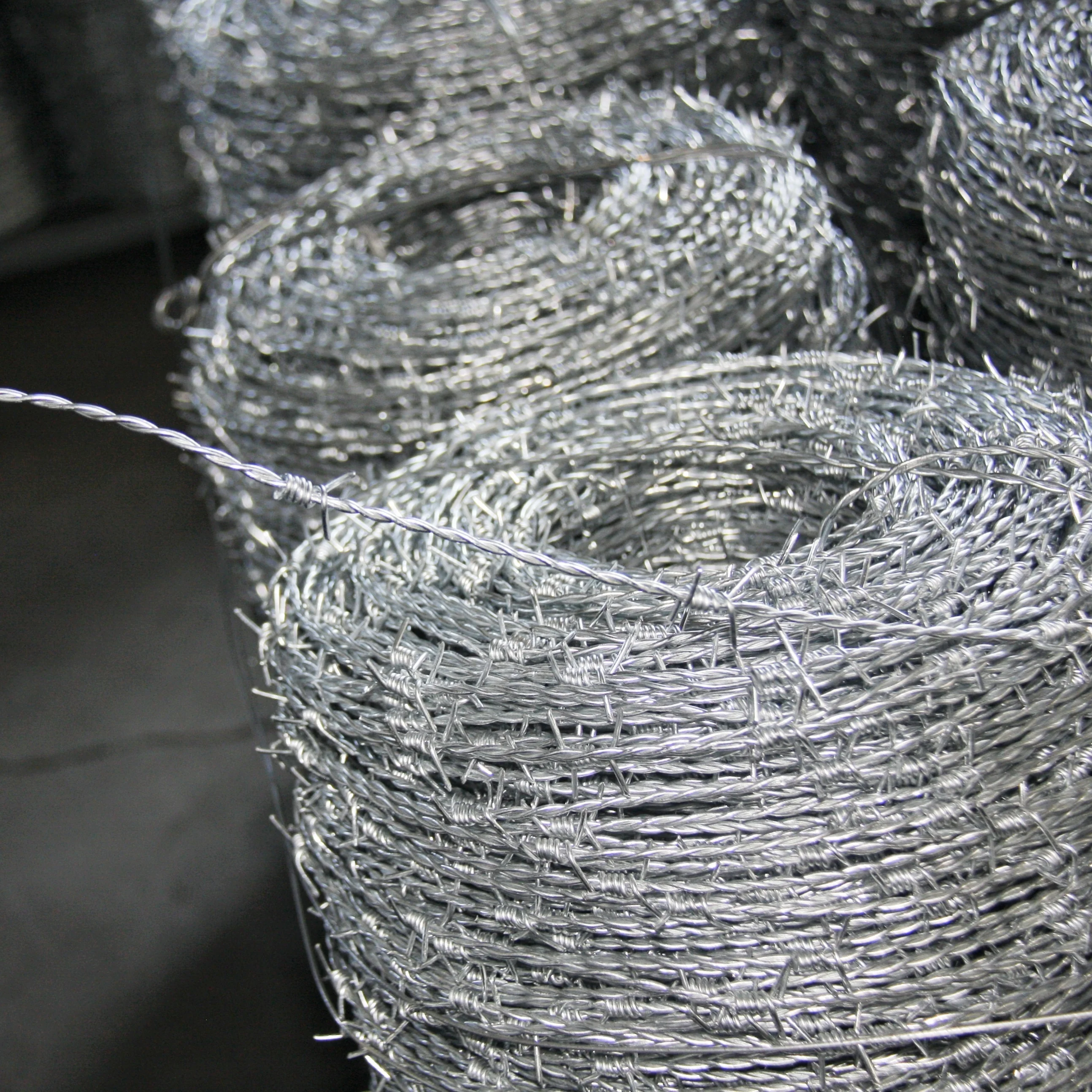Factory Direct Sales prison barbed wire fencing Hot Dipped Galvanized Military Bulk Barbed Wire