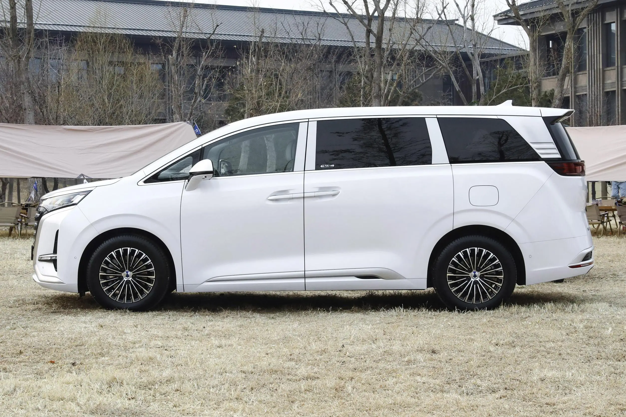 7 Seaters Middle-Large size MPV Electric Car D-enza D-9 Tengshi Long Range hybrid car d-enza-D-9 ev