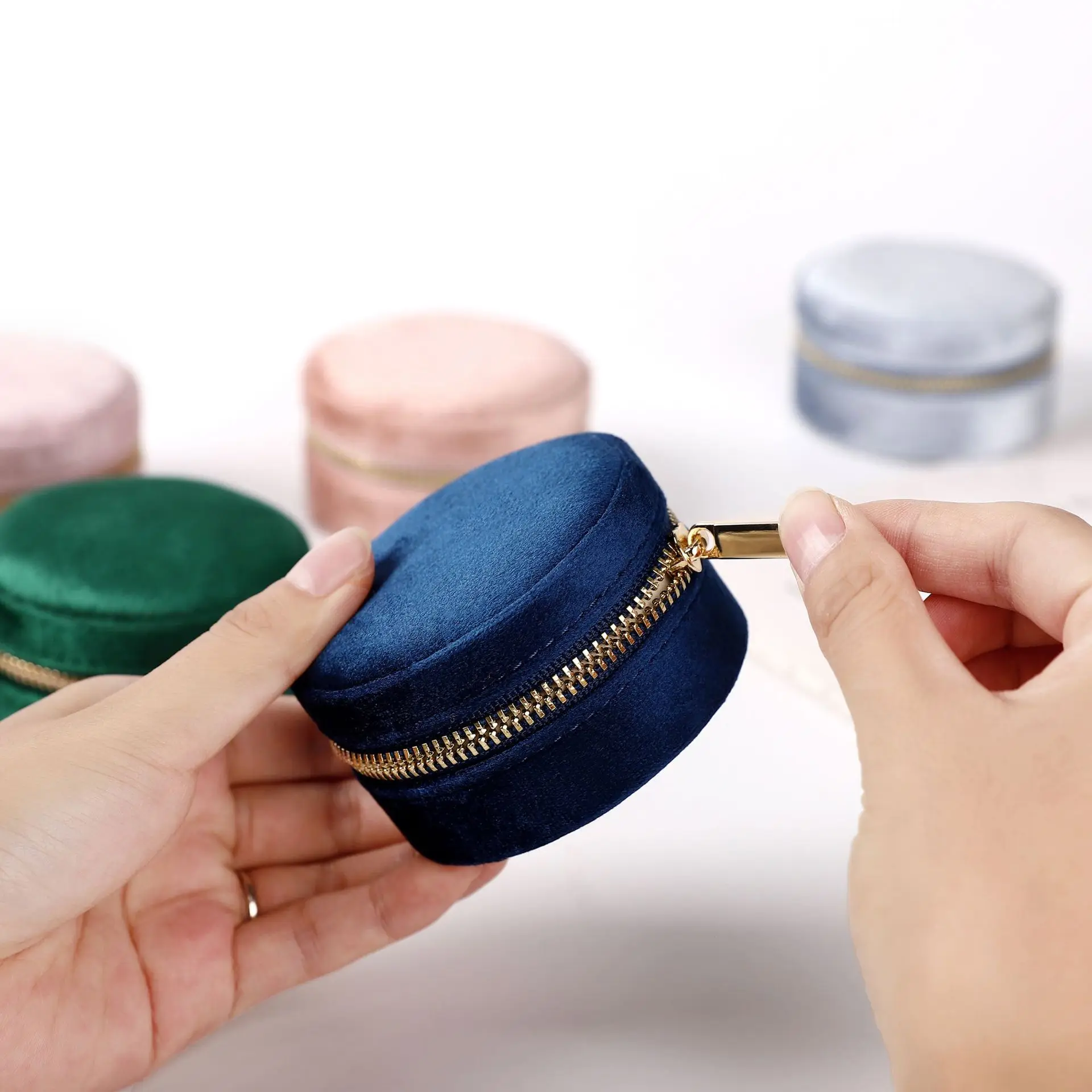 FORTE Fashion Round Velvet Jewelry Box Ring Pendant Earrings Box European Style Zipper Bag Jewelry Box