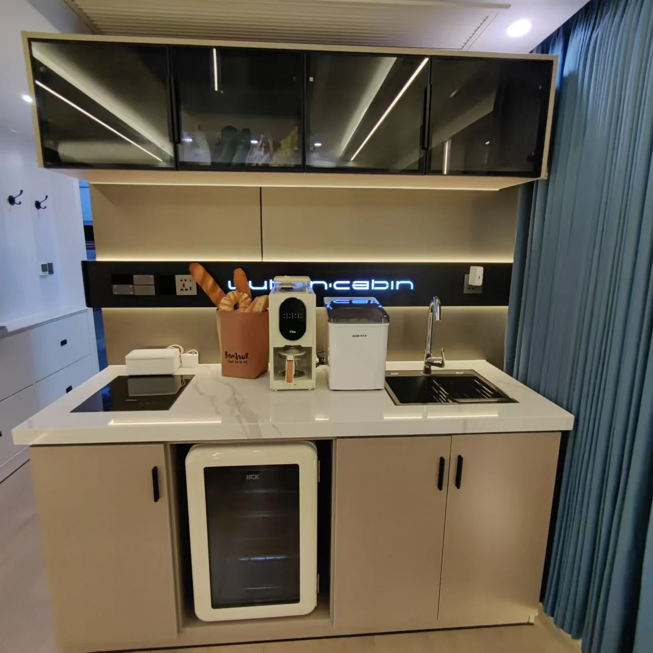 Modern Starry Sky Capsule House Prefabricated Spacecraft & Space Capsule Hotel Home Steel Material for Gym Warehouse Application