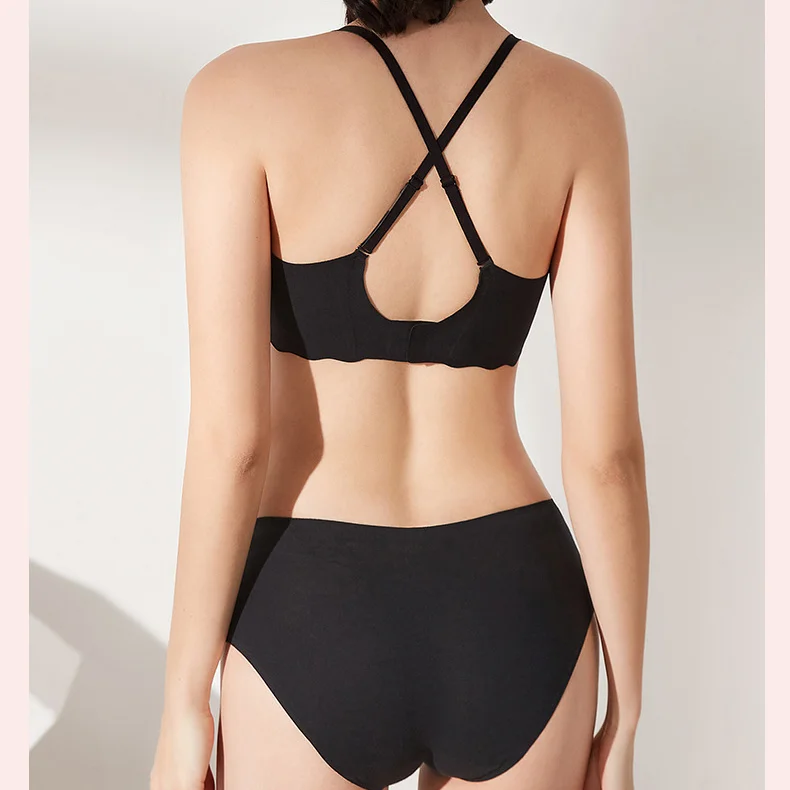 Wholesale girl Ice silk traceless comfortable sleep breathable wireless free cup size adjustable strap latex bra and panties