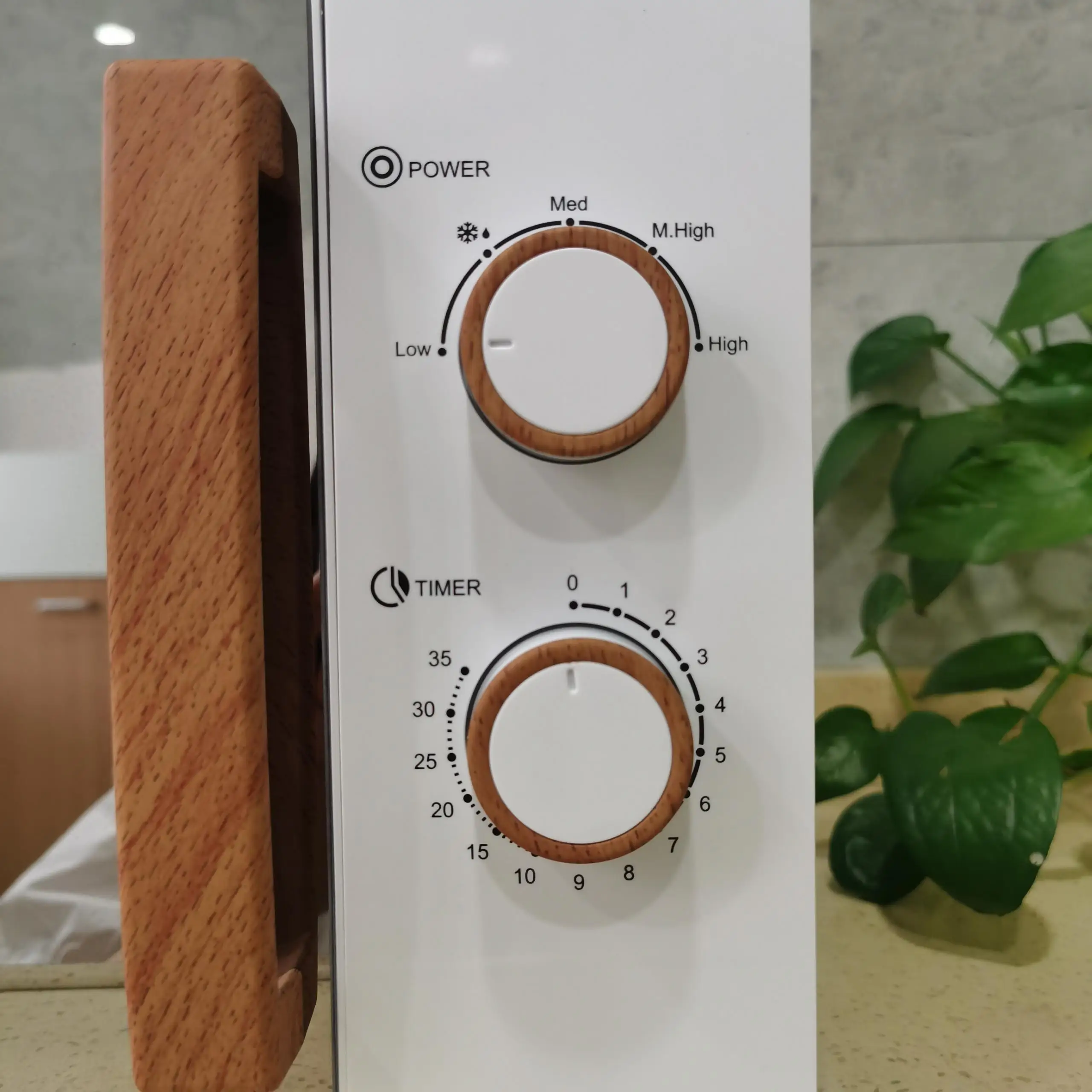 Retro 700W 5 Power Levels Mirror Glass Solo Function Wooden Handle 20L Mechanical Microwave Oven