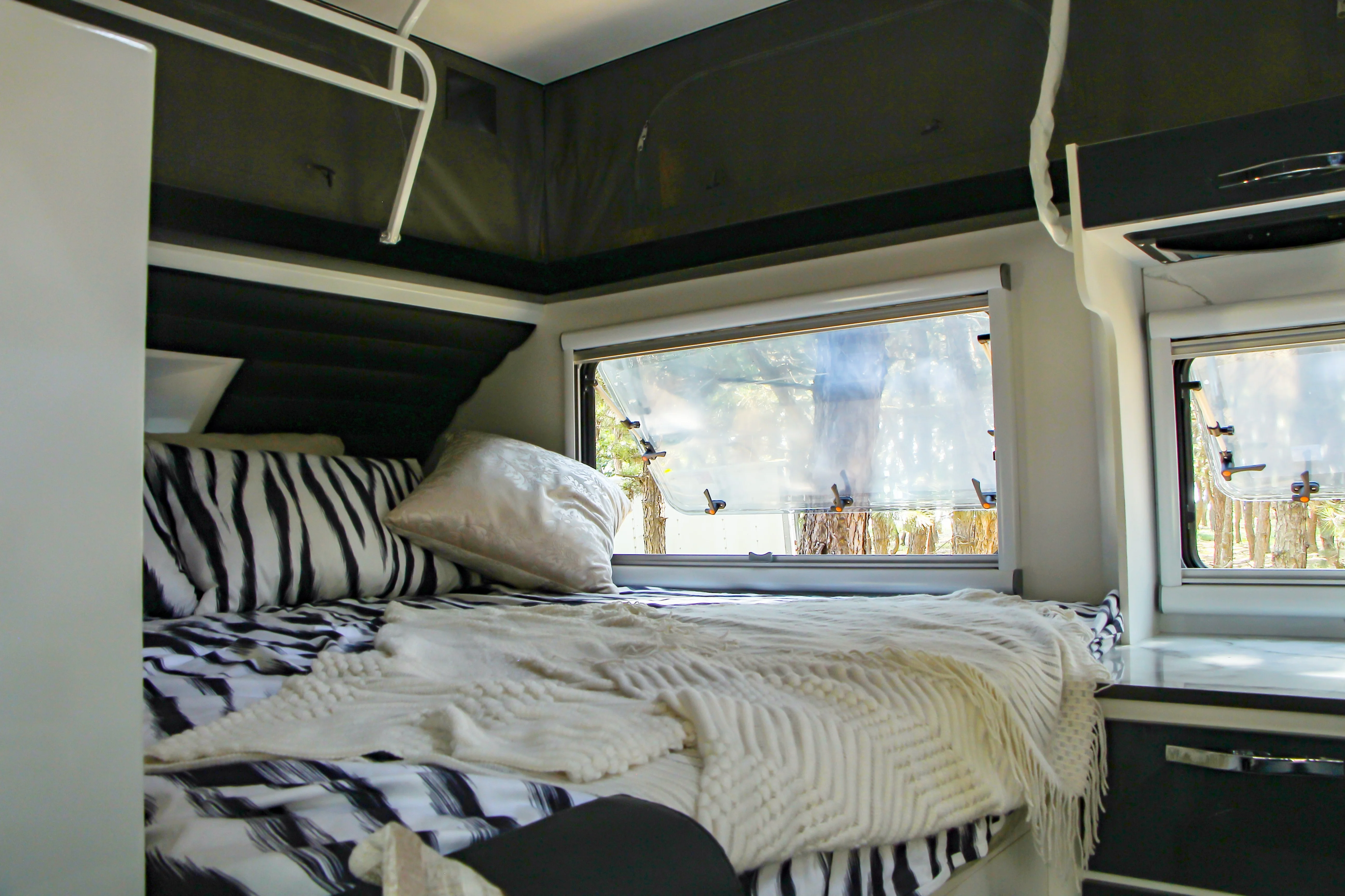 15FT 19FT  Travel Caravan Camper Trailer With Fiberglass Armor