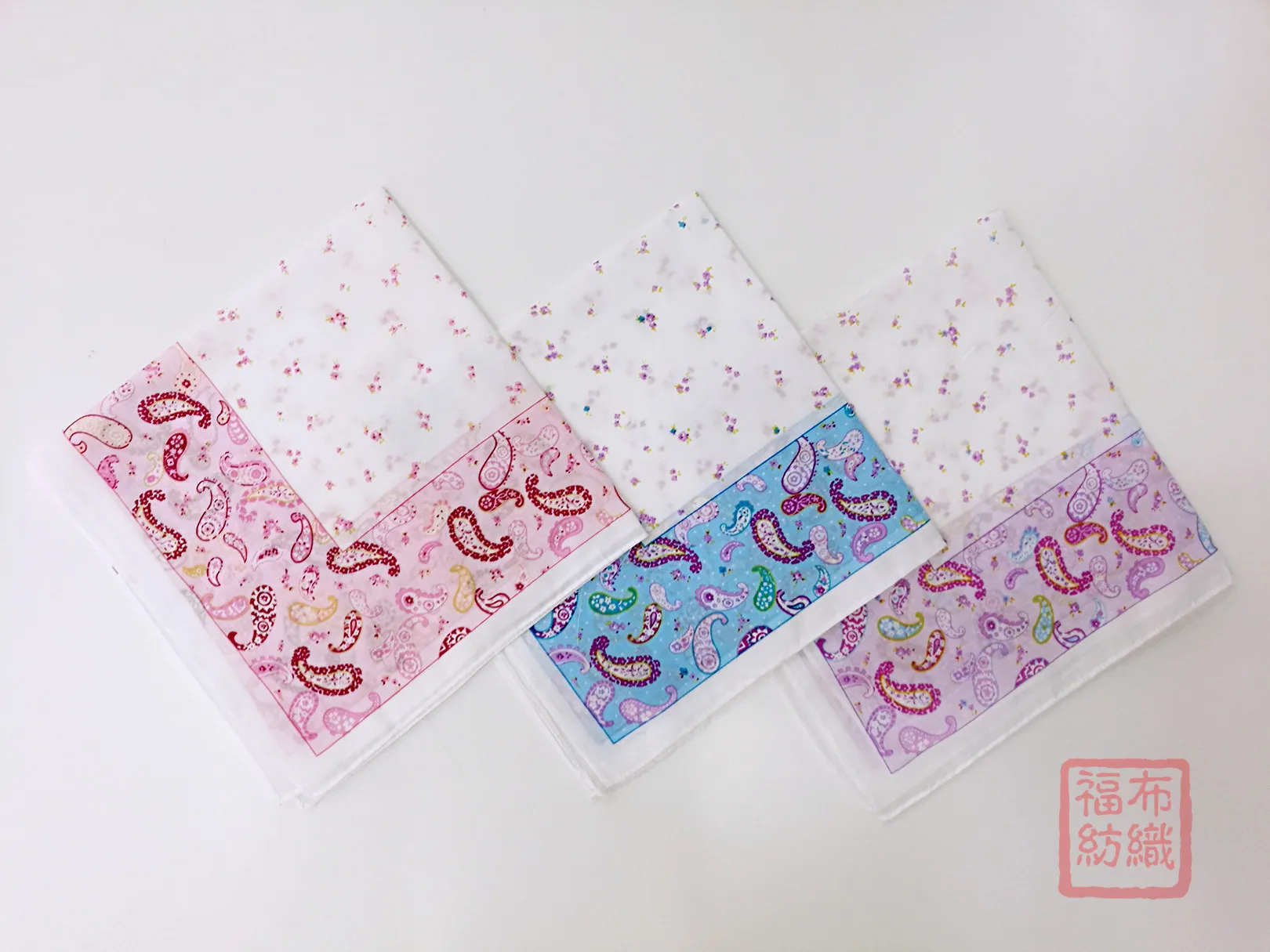 Wholesale Japanese Style 18*18inch bandana 100% Combed Cotton edge floral printed white Ladies cheap personalized handkerchief