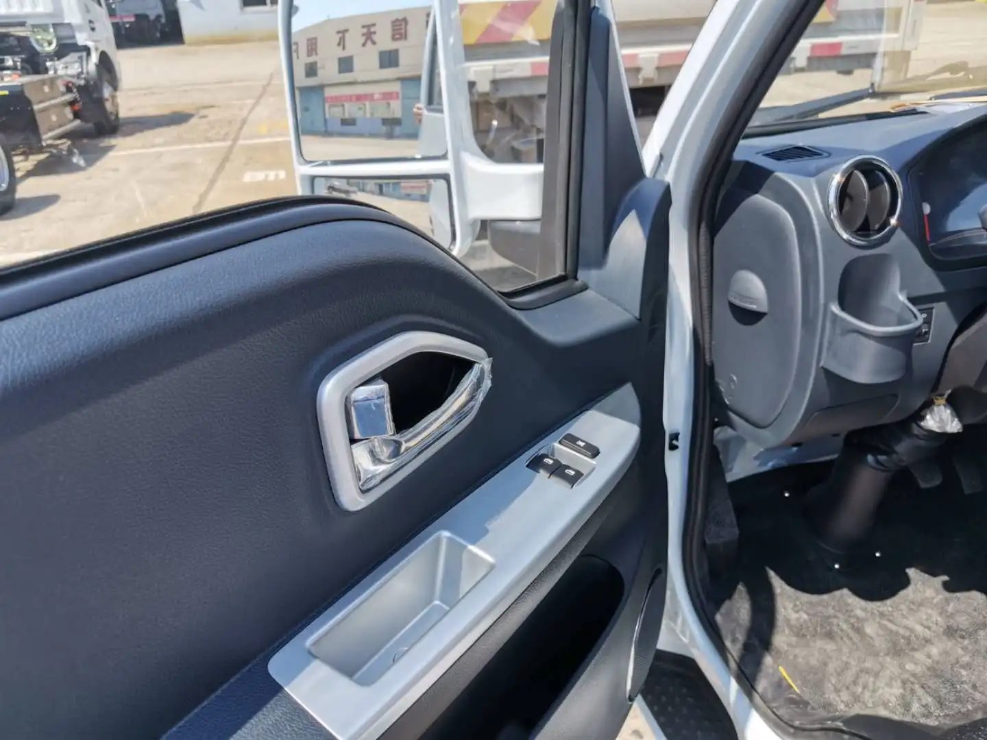 Китайский бренд DONGFENG Электрический грузовой автомобиль 3 5 T GVM выносливость 280 км с фургоном