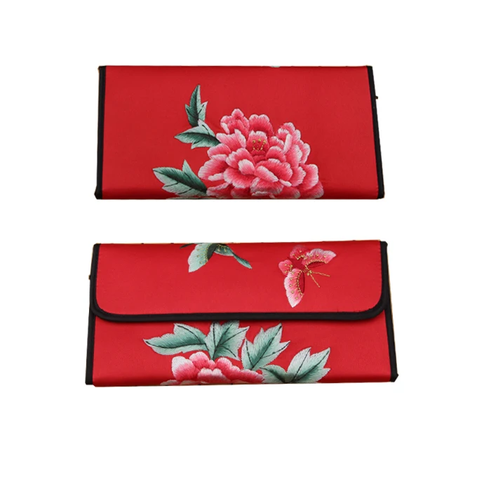 Shu Embroidery Production Red Wallet Embroidered by hand intangible cultural heritage, Chinese traditional folk handicrafts