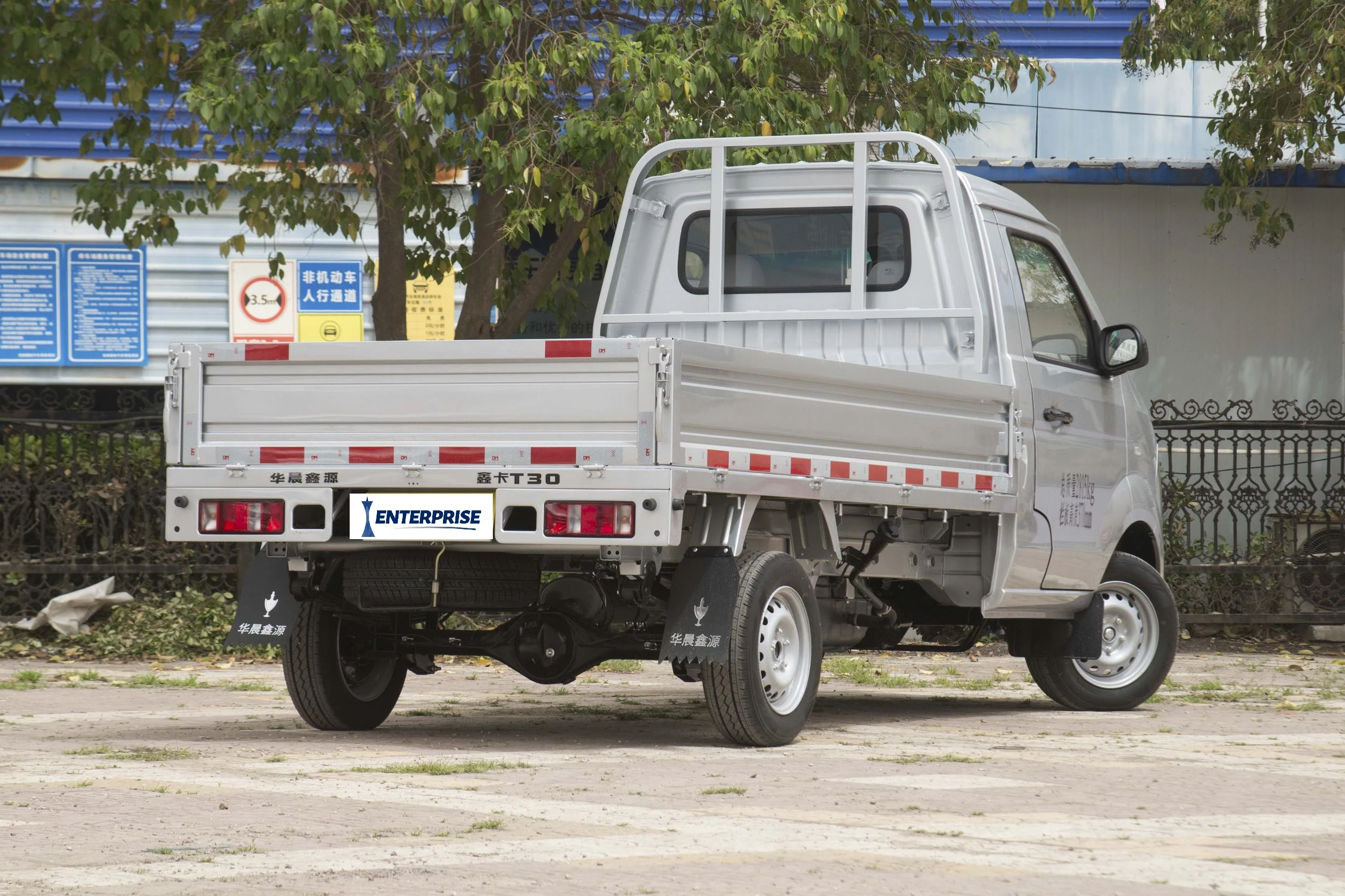 Грузовики Jinbei T3 2024 1 5 л Классический размах крыльев 15 м