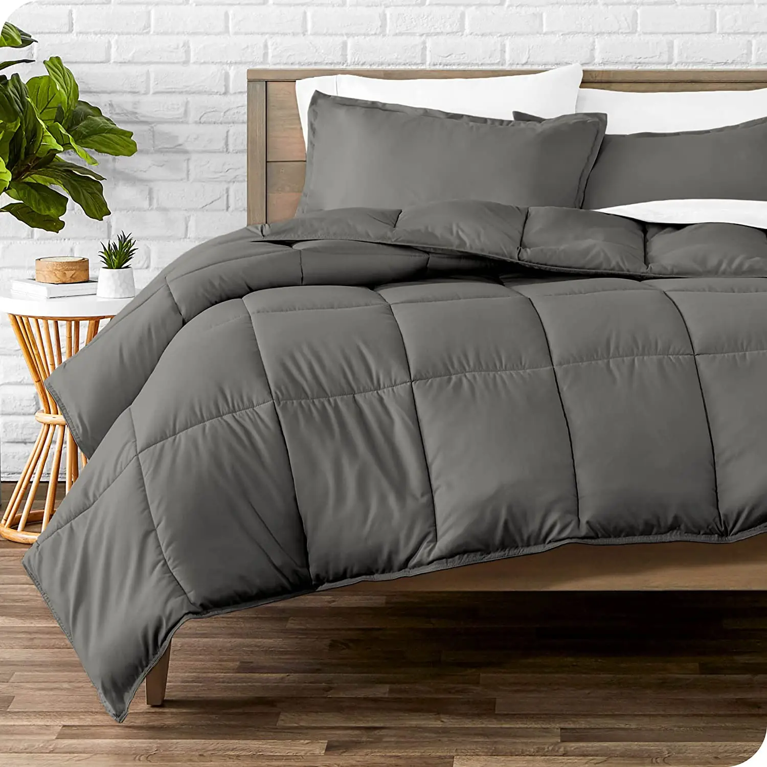 Ultra Soft Goose Down Alternative Premium 1800 Series All Season Warmth Comforter Set.