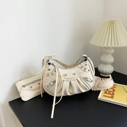 New Arrival Rivet Classic Motorcycle Pleated Messenger Crescent Shoulder Ladies Bag Girls Underarm Crossbody Bag