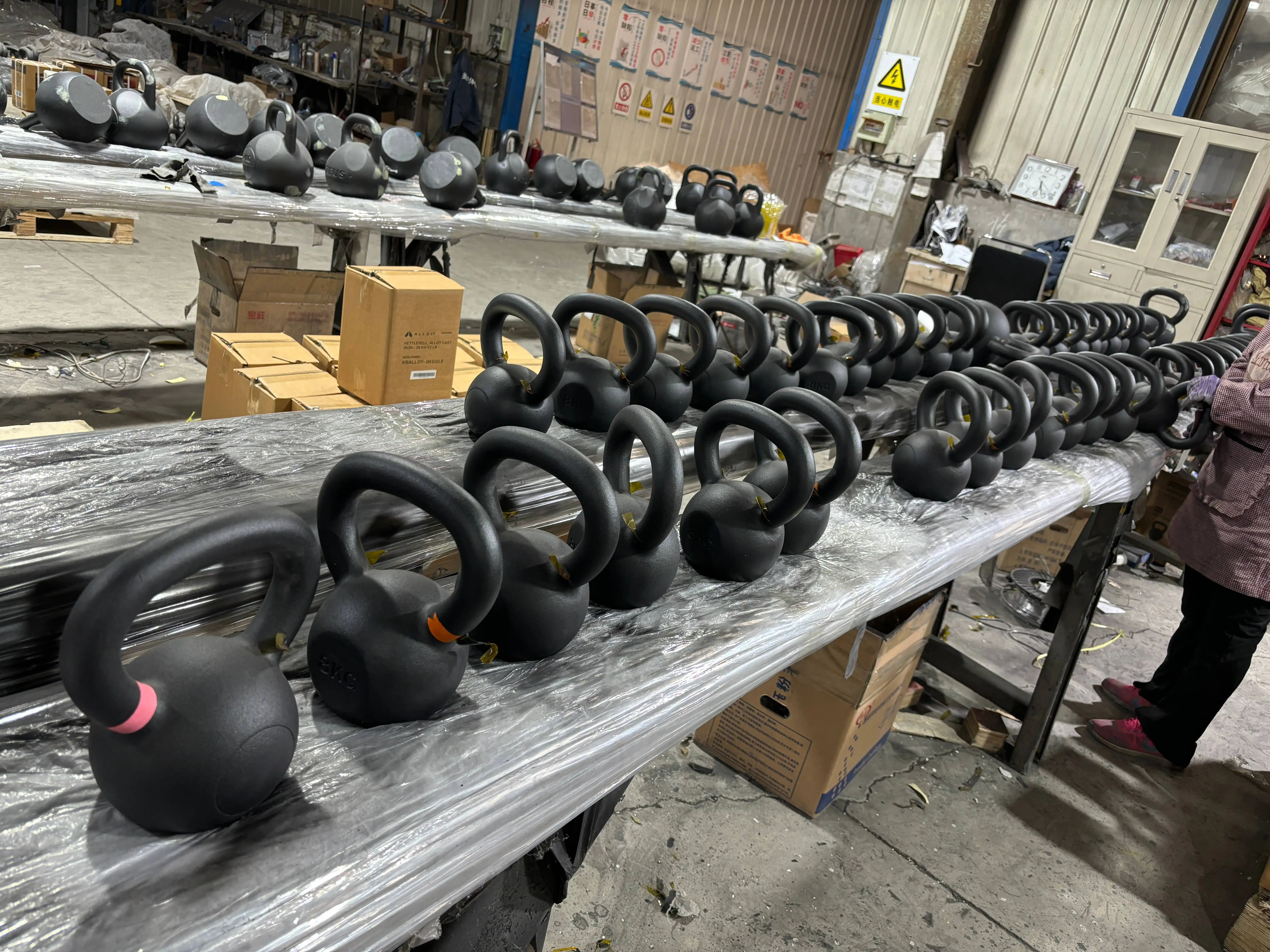 Factory fitness training powder competition coated cast Iron kettlebells cast Iron kettlebell set with color circle wide handle
