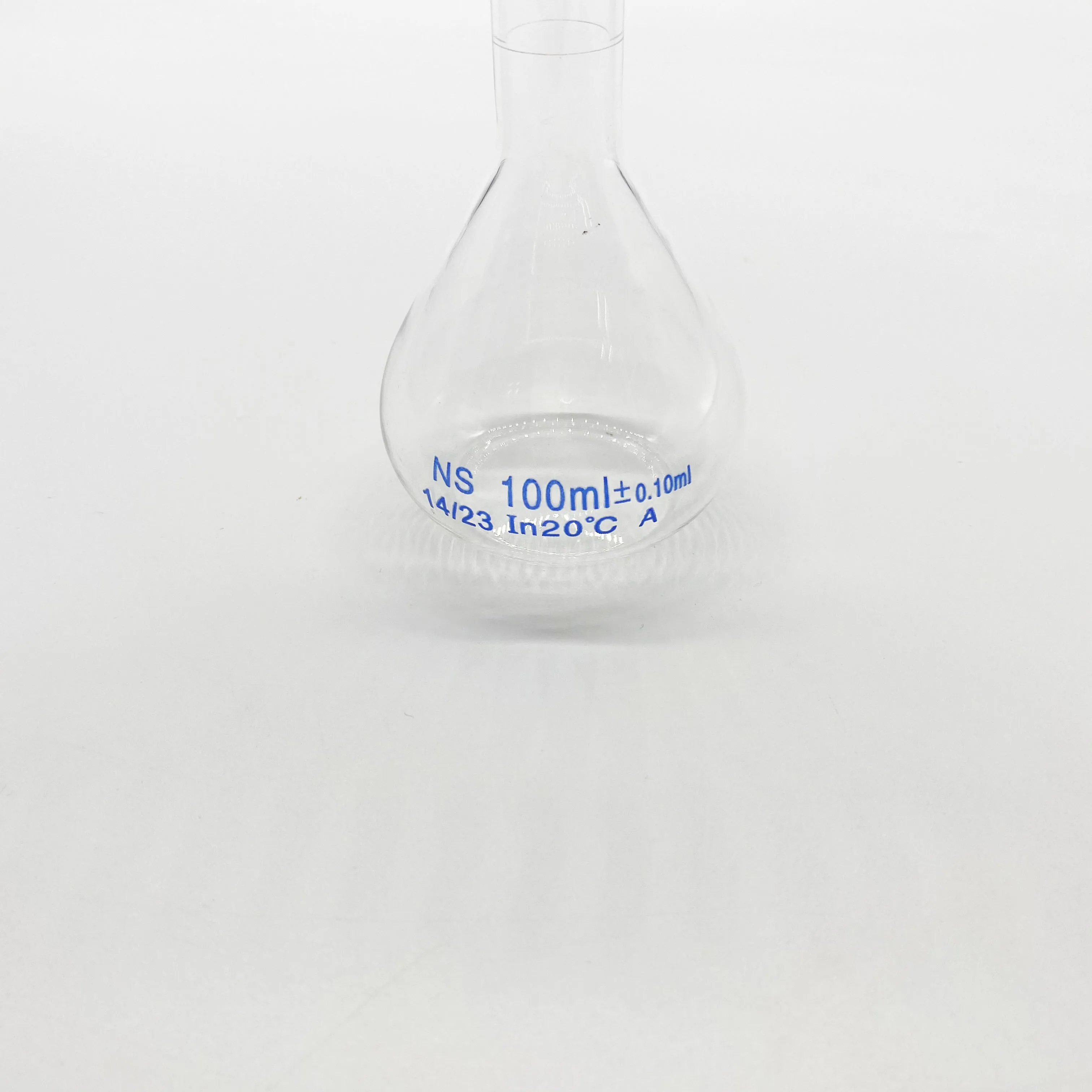 Лабораторная химическая прозрачная объемная колба класса А высокоборосиликатная 3,3 стеклянная объемная колба