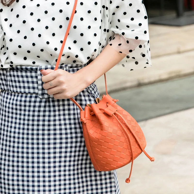 2020 New Design Fashion Bucket Drawstring Bag Woven Mini Phone Purses for Women 2020 Handbag