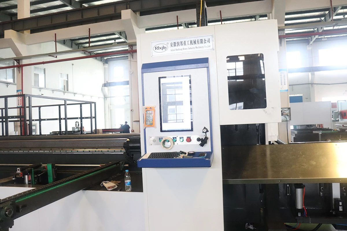 High Speed Metal Tube and Sheets Laser Cutting Machine 12KW with auto laser tuber cutting line