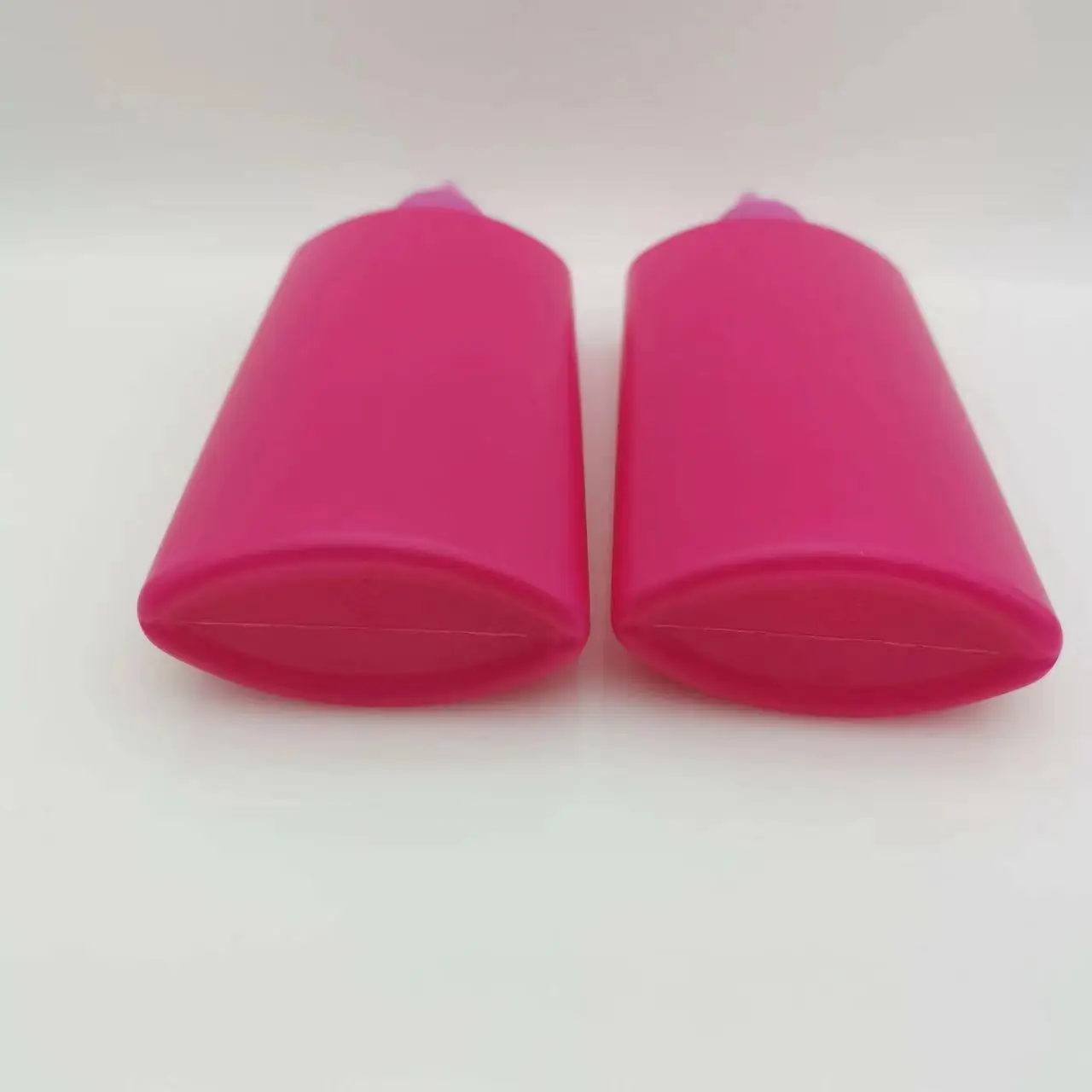 Plastic Squeeze Sauce Bottle Unique Pink 5 oz 150ml With Twist Cap HDPE