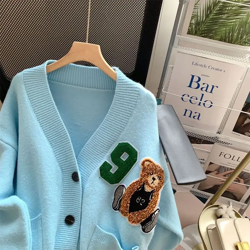 Winter 2023 Women Clothing Oem Odm Custom V-Neck Long Sleeve Jacquard Knitted Sweater Cardigan