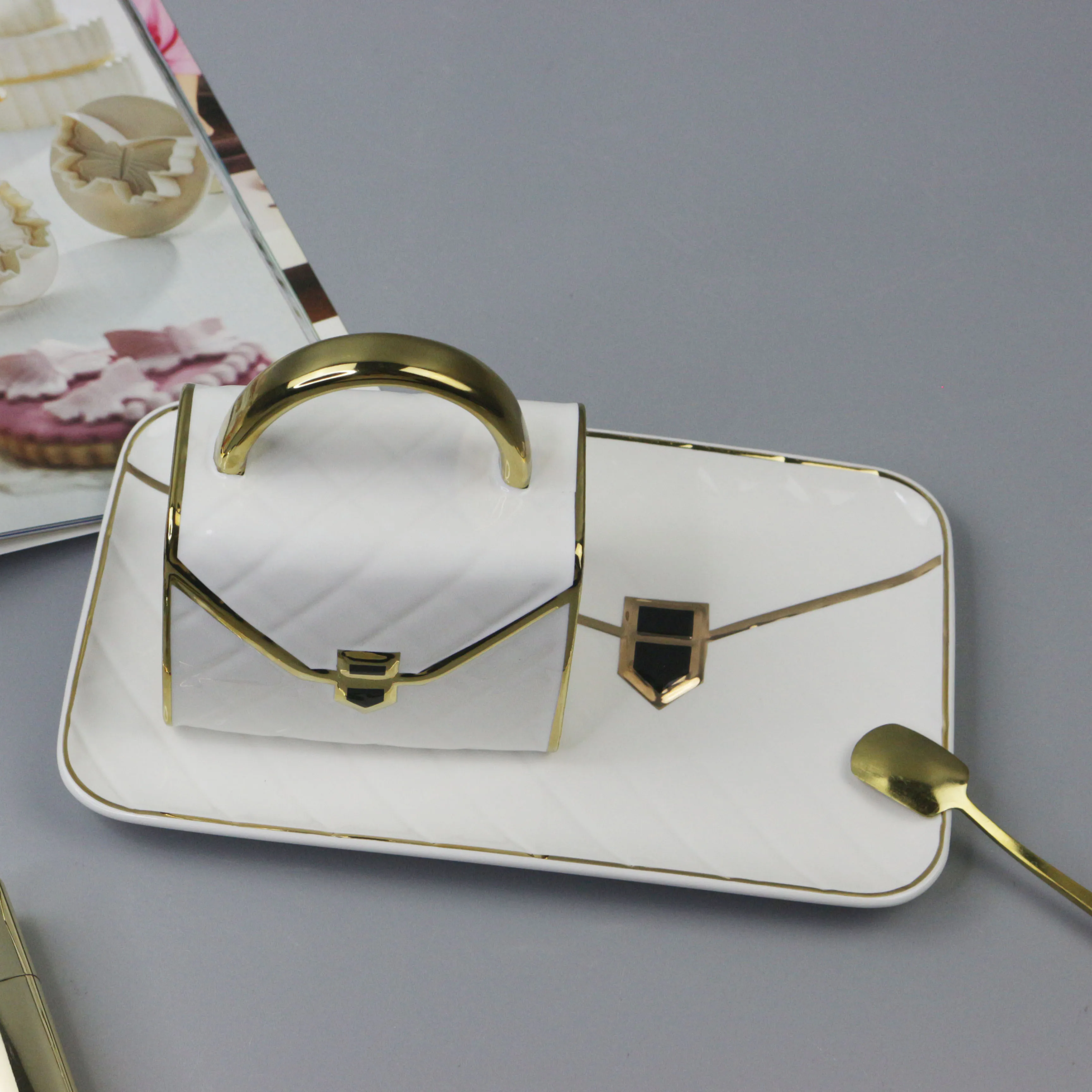 Elegant Gold Rim Porcelain Coffee Cup and Saucer Set Gift New bone china  Tea Milk Travel Cup set with Handbag Shaped