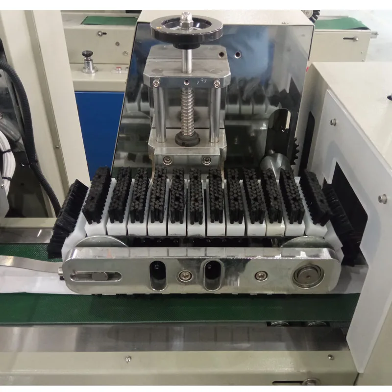 8 in 1 Disposable Plastic Tableware Napkin Toothpick Packaging Machine Pepper Wet Automatic Cutlery Sets Flow Pack Machine