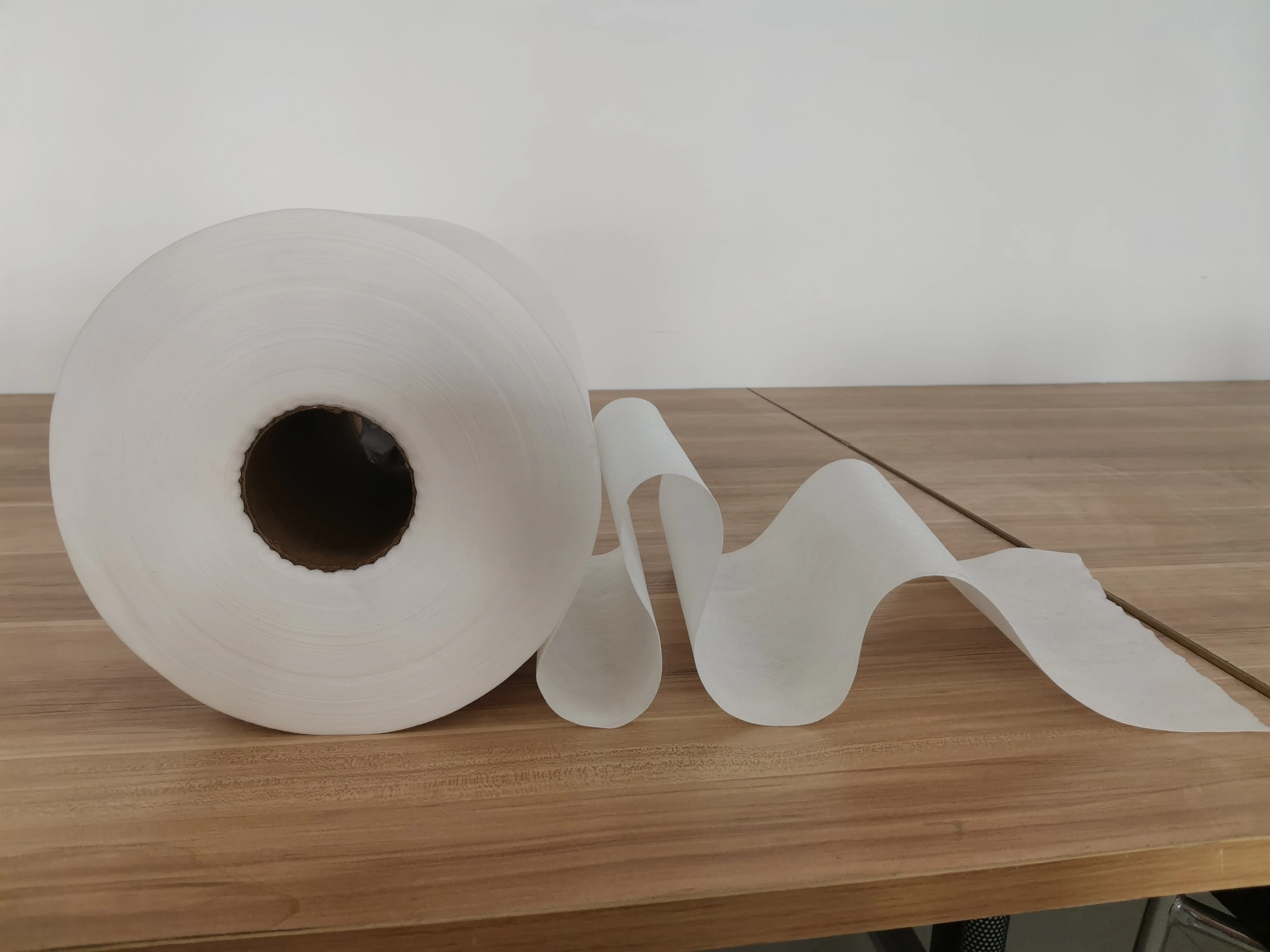 Factory supply good absorption 100% rayon nonwoven fabric jumbo roll / kitchen towel raw material spunlace non woven fabric