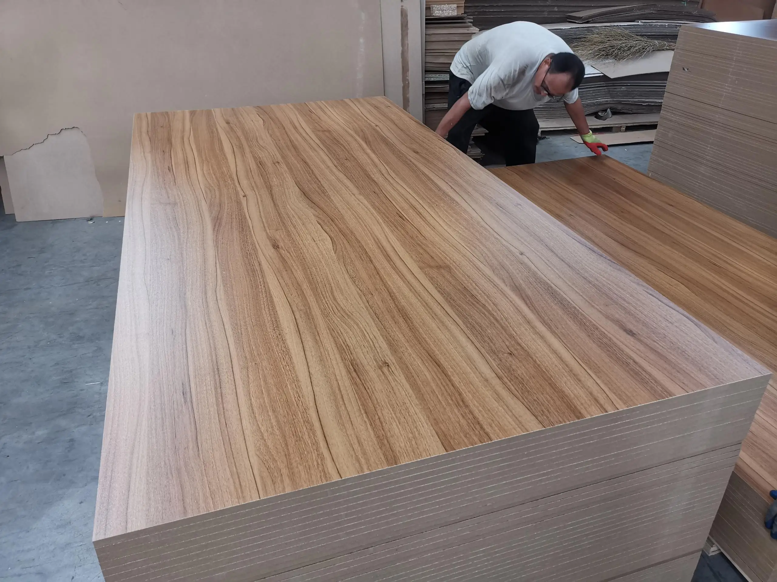 XHWOOD High glossy PET melamine film melamine MDF melamine faced laminated MDF for sale