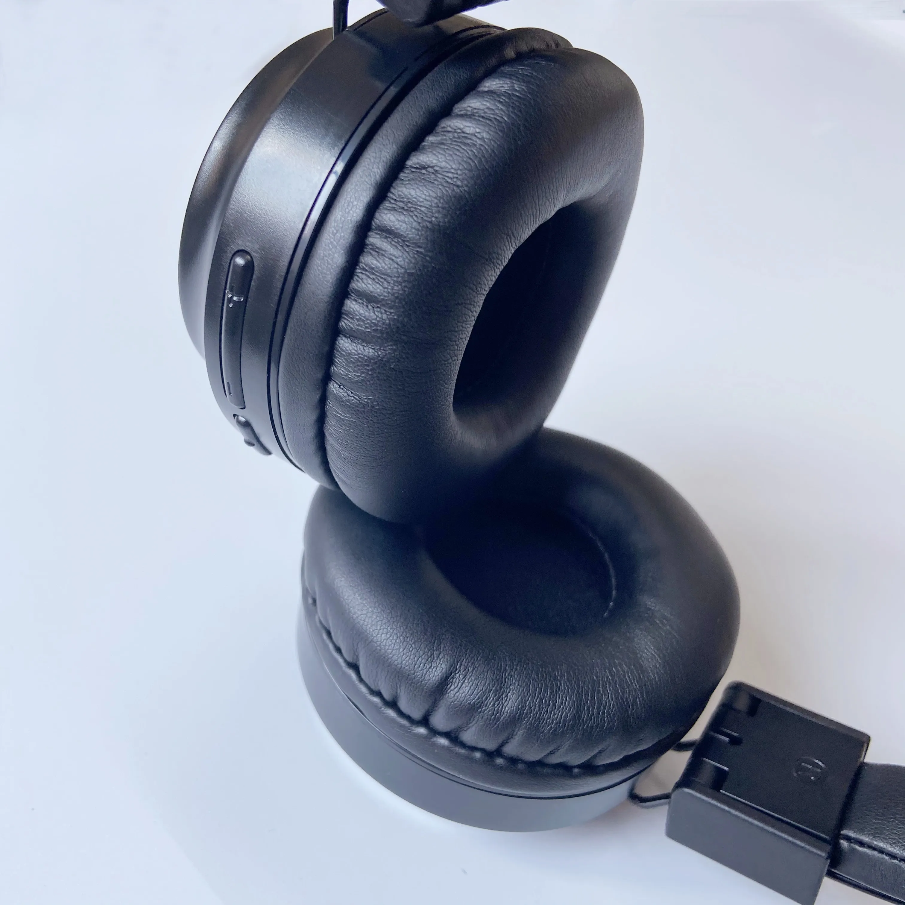 Беспроводные наушники регулируемые Hi-Fi стерео складные со встроенным микрофоном и регулировкой