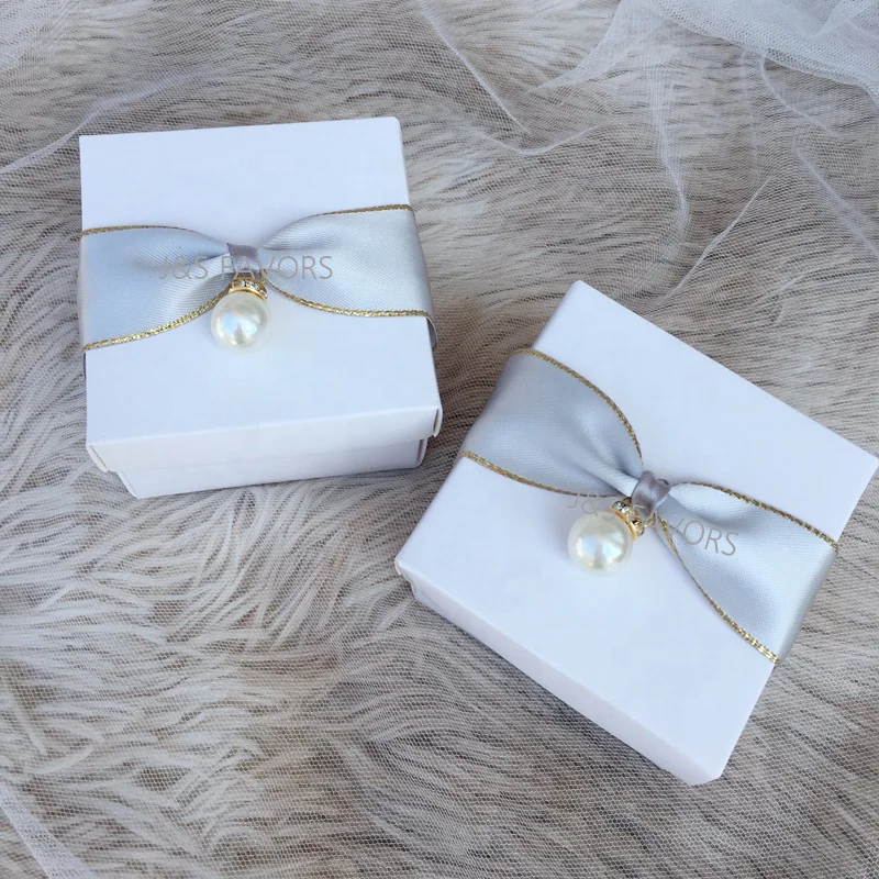 
New Arrival customized small White Folding Paper wedding candy boxes wholesale favor gift box for guests 