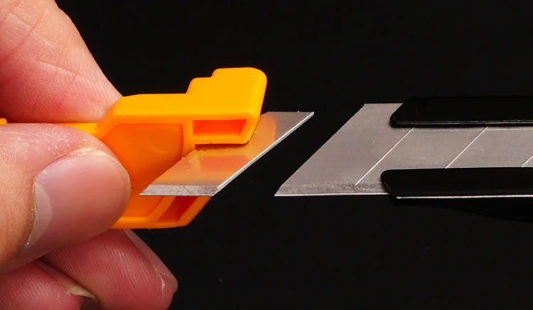 ZY-918 Heavy-duty Custom 18mm Snap off Knife Zinc Alloy Handle Utility Knife Safety Cutter knife For Carton Cutting