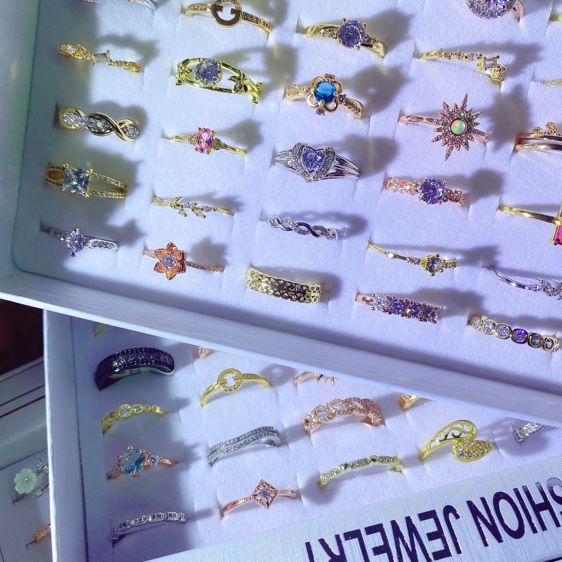 Ins Korean Mix Design Luxury Bling Rhinestone Crystal Engagement Rings Gold Silver Plated Iced Out CZ Nail Band Ring Jewelry