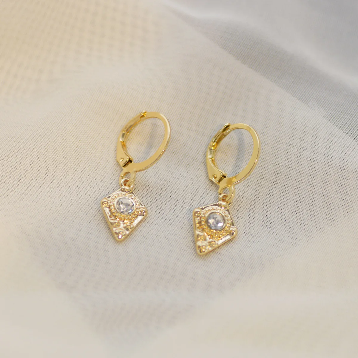 Lefeng Fashionable Luxury Earrings Women Drop Hoop Earrings Cross Eye Alloy Jewelry Manufacturer Earrings Wholesale Bulk