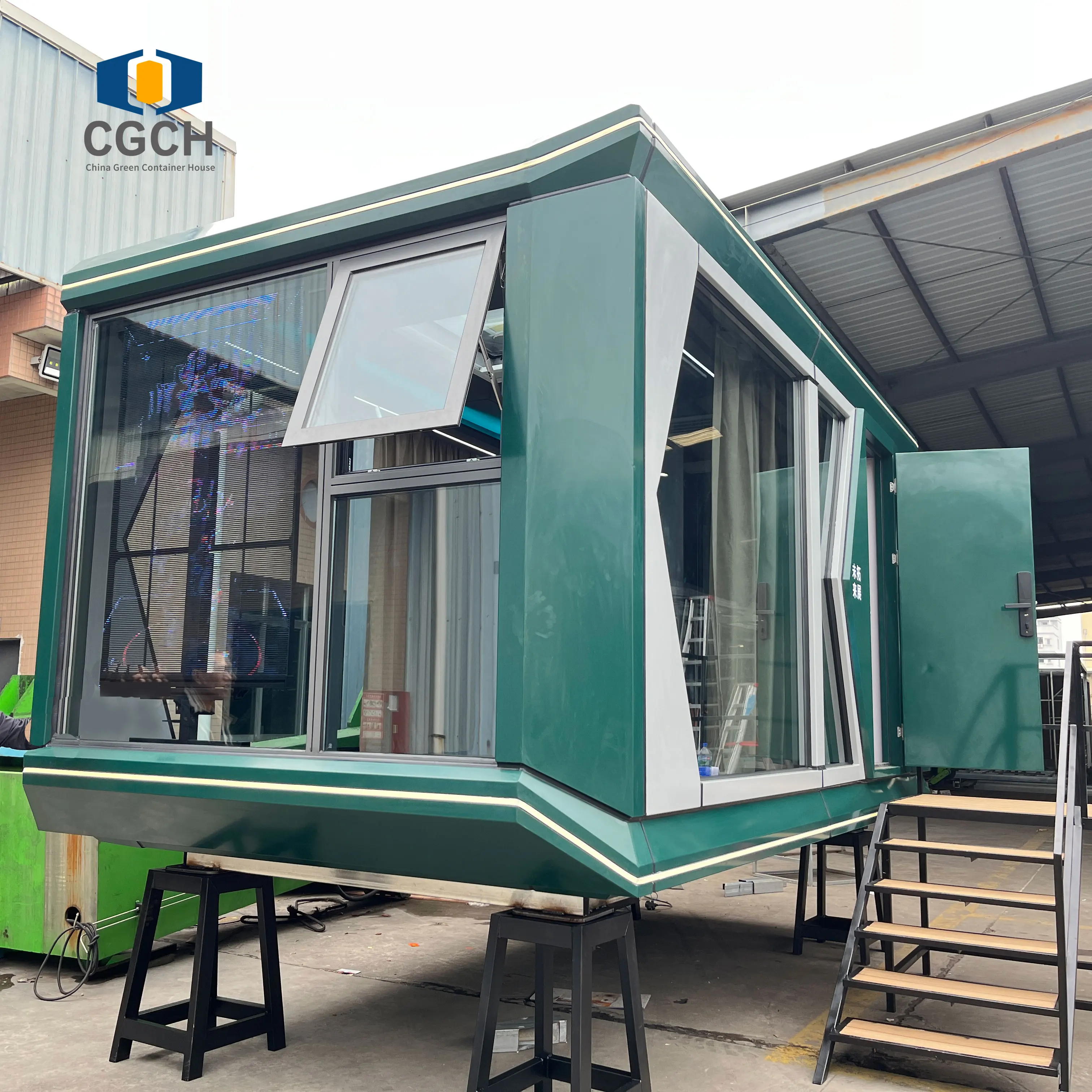 CGCH M3 Modern Tiny House Villas 40ft Smart Removable Prefab Capsule House with Bathroom Sunshine Room AI Voice Control Hotels