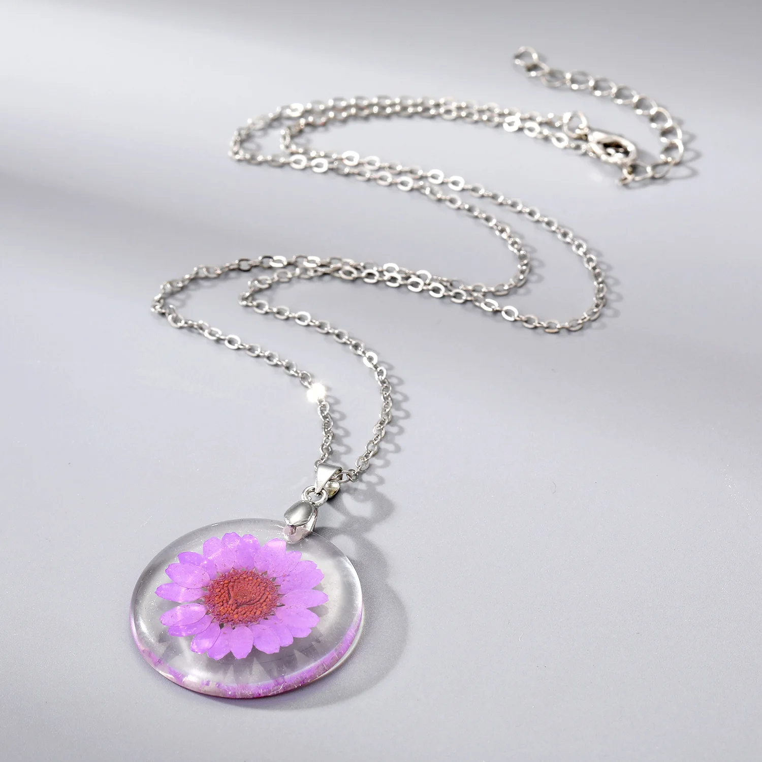 Brave Light New fresh pastoral style Daisy dried flower necklace Transparent epoxy flowers pendant sweater chain cross-border ho
