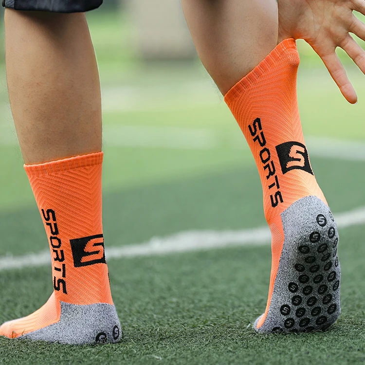 LRTOU Wholesale Athletic Terry Soccer Team Grip Socks Custom Logo Compression Thermal Crew Anti Slip Football Grip Socks For Men