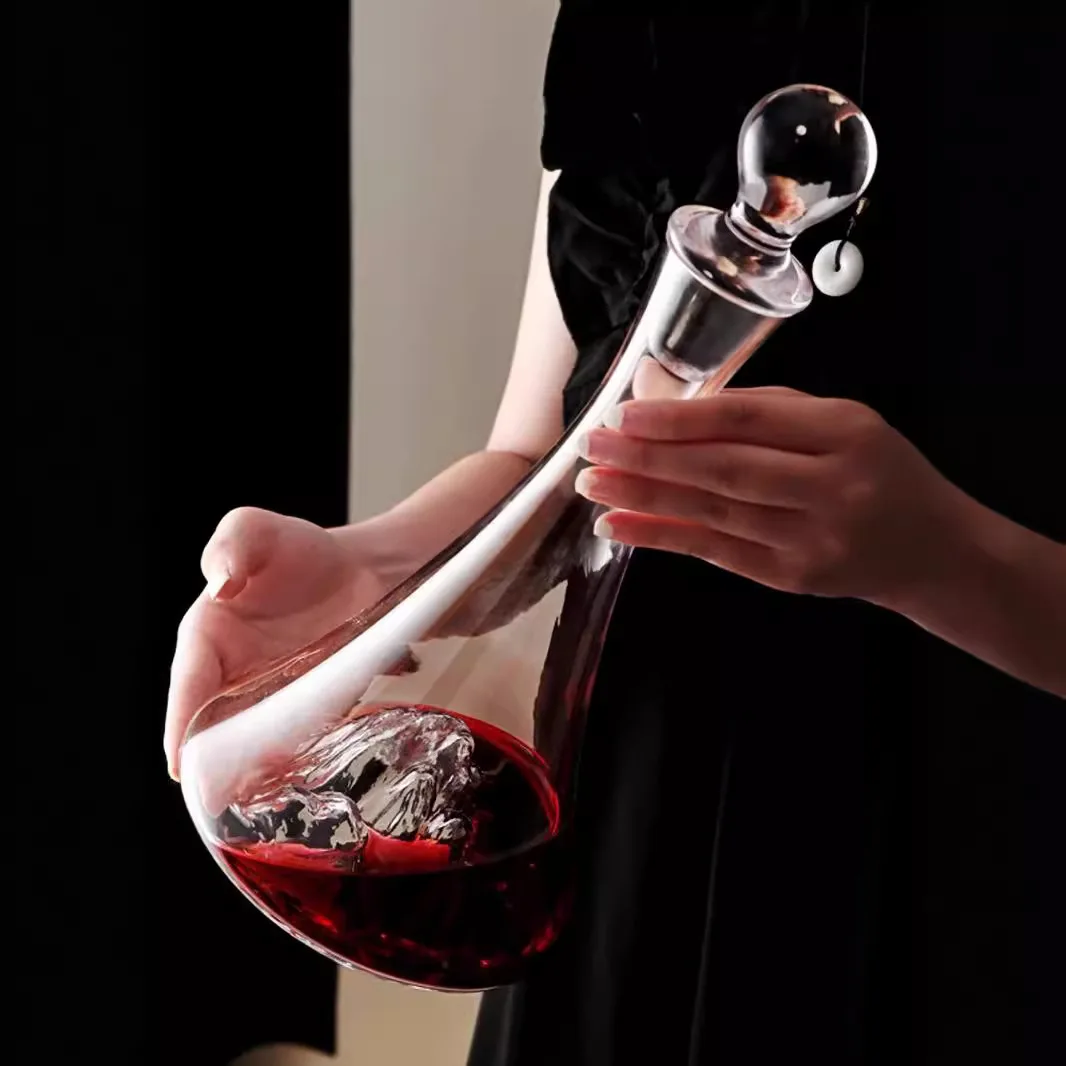 Clear Lead-free Crystal Glass Red Wine Carafe Hand-held Wine Decanter Built-in Aerator Pourer Wine