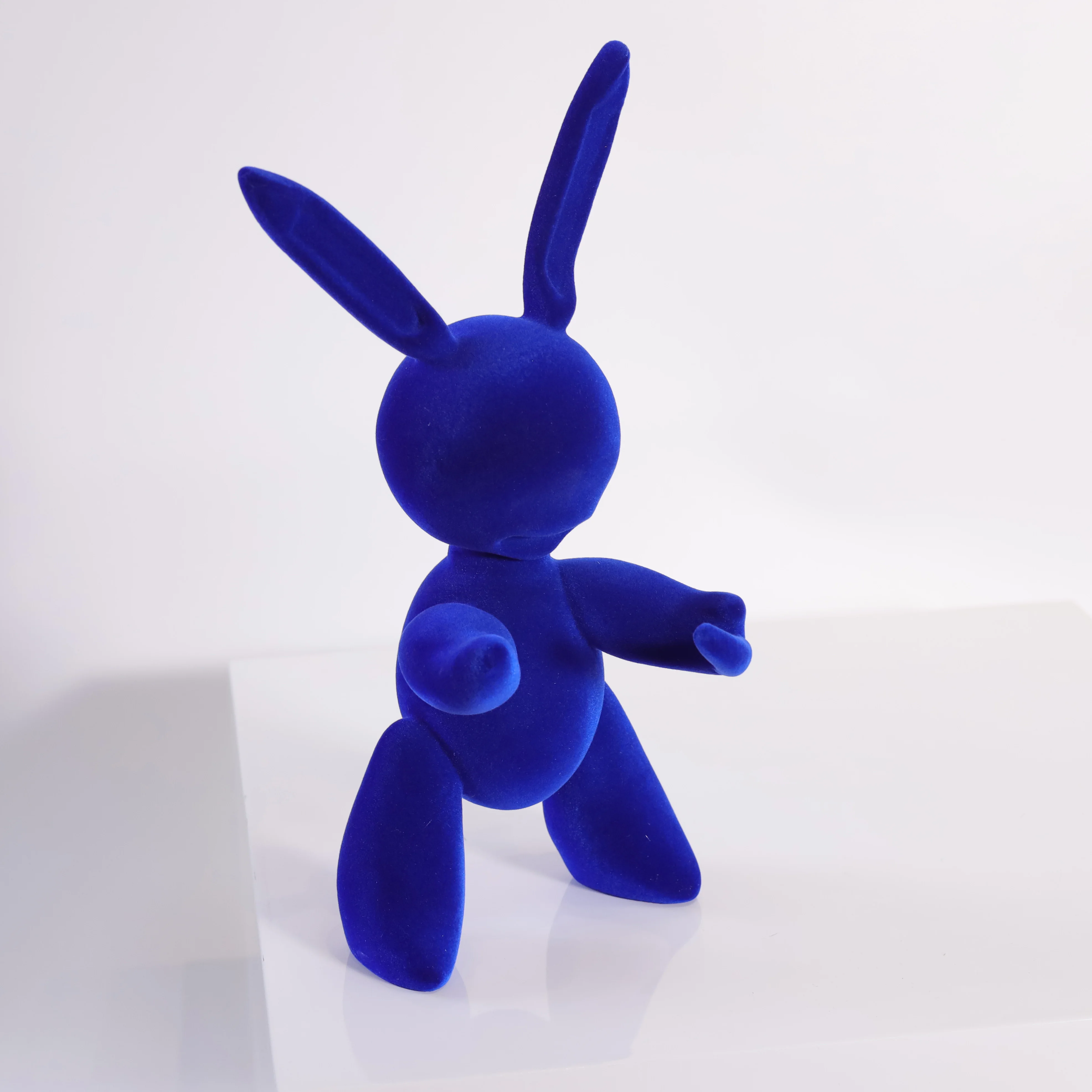 modern home decor figurines Cartoon Rabbit Sculpture resin animal ornaments crafts Art desktop objects