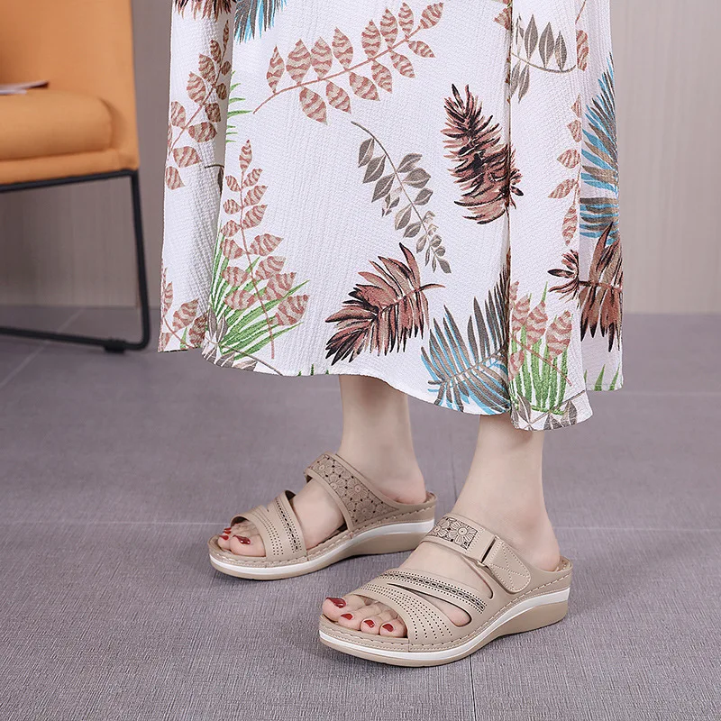 Summer Wholesale Customization Large Metal Button Slope Heels Outdoor Anti slip Breathable Comfortable Versatile Women