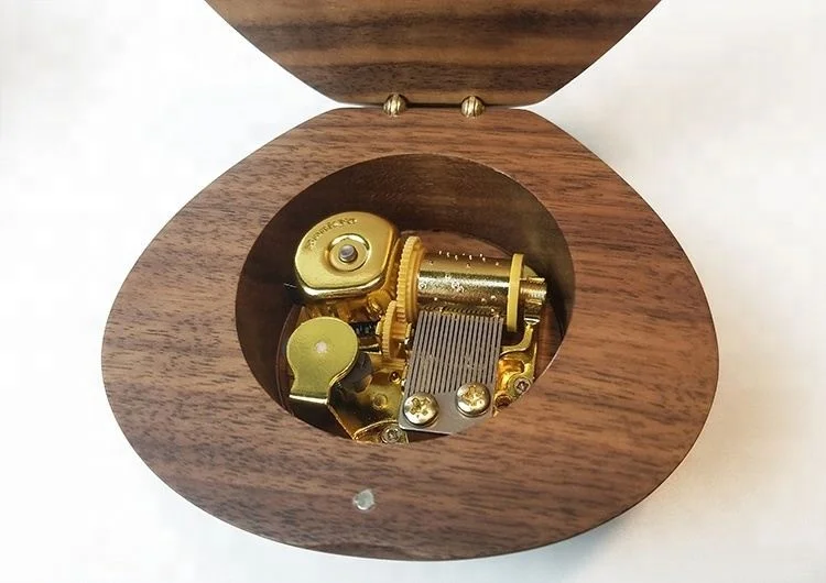 High quality walnut music box beautiful and exquisite gifts can be used as home decoration