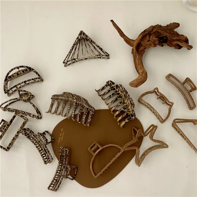 New Korean fashion retro alloy snake-print leopard-print hairpin hair-grabbing temperament geometric wood-grain grasping clip
