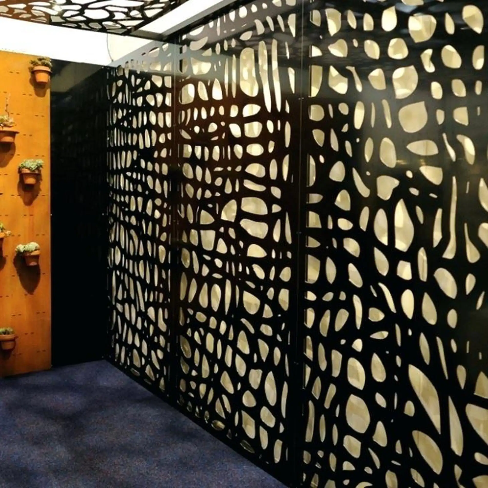 2022 innovative  metal screen partition divider decorative metal room dividers