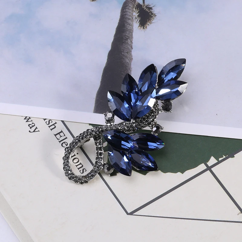 Beautiful Gift Safety Custom Diamond Brooches