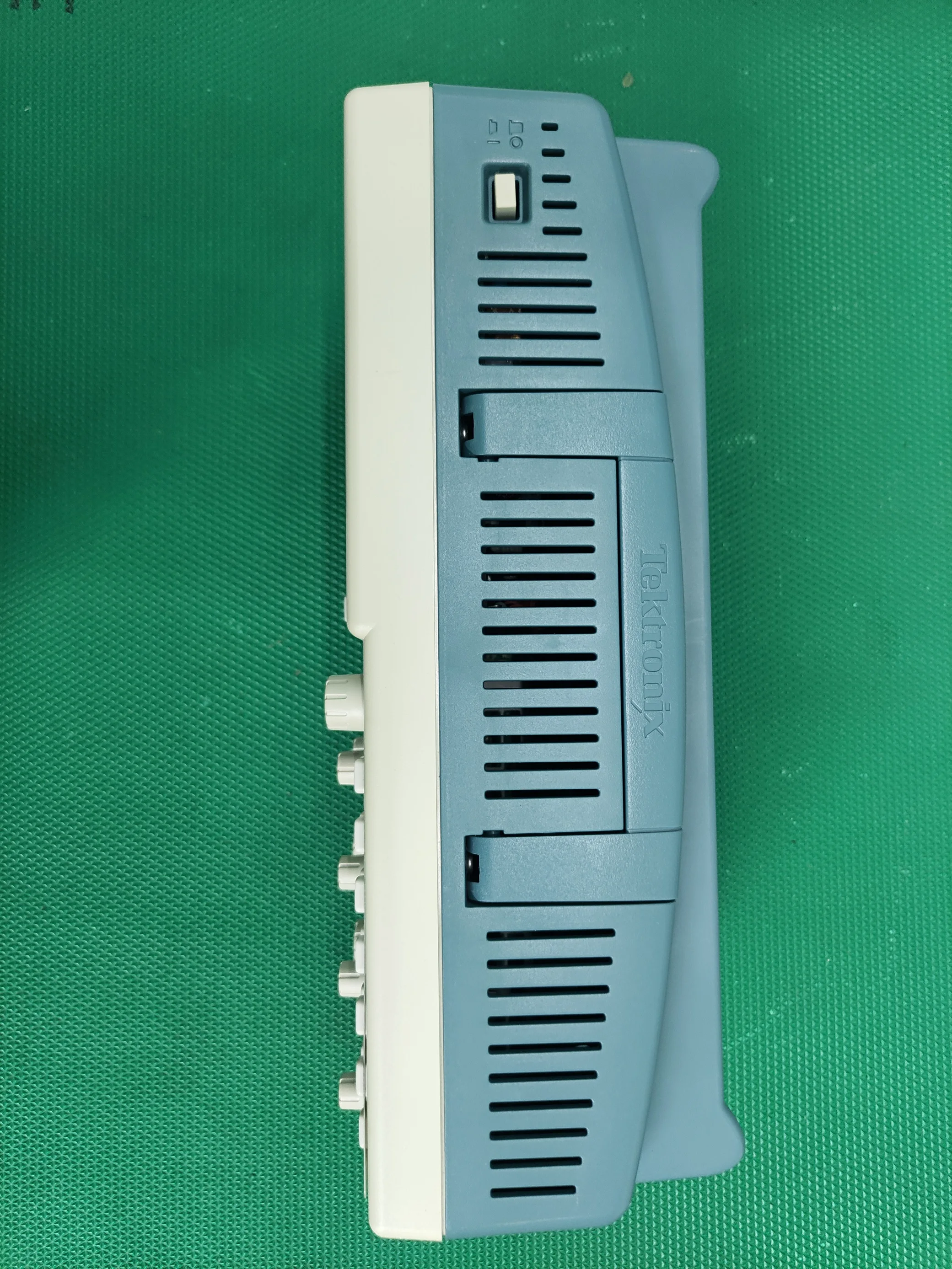 Used Tektronix TDS2012B /Used Tektronix TDS2012B Digital Oscilloscope