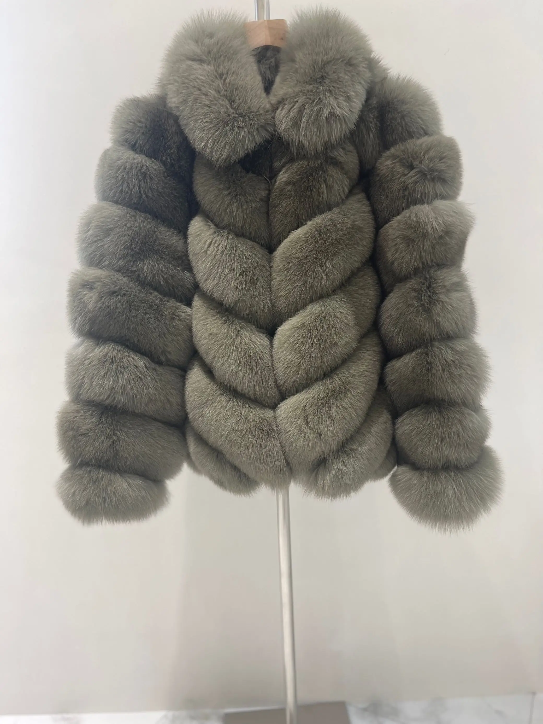 China Factory Wholesale Grey Short Real Fox Fur Luxury Coat Women Winter Warm Coat