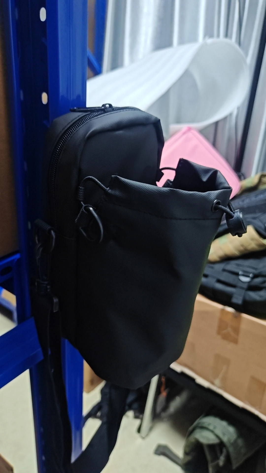 Custom High Quality Non-slip Gym Fitness Magnetic Water Bottle Carrier Bag with Phone Pocket