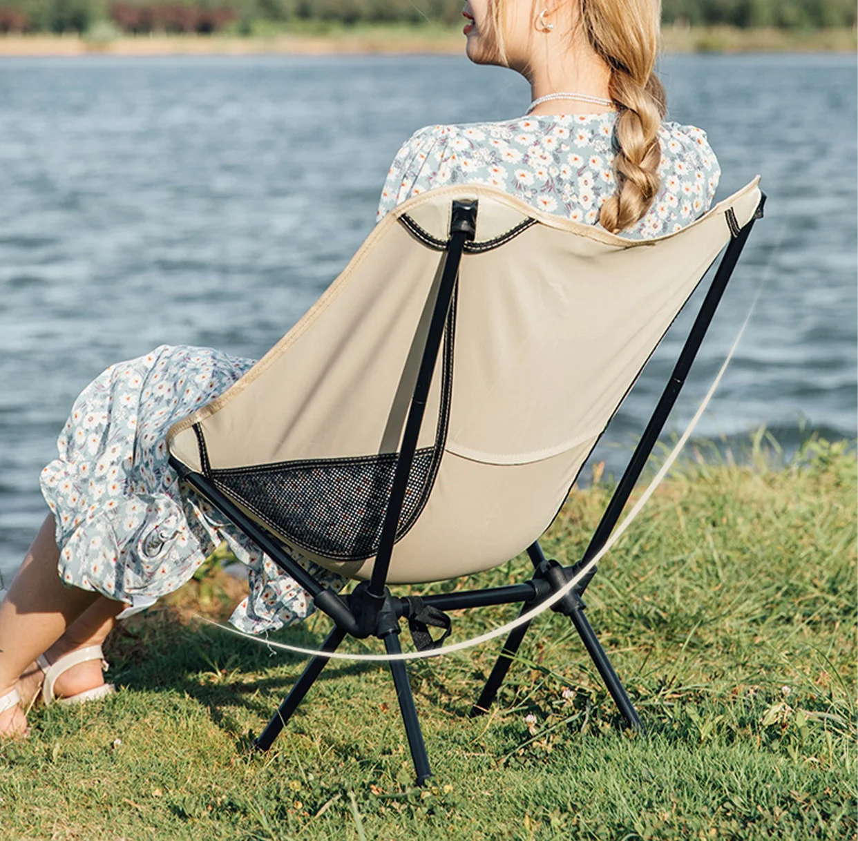 Outdoor portable ultra light foldable iron tube Oxford cloth Moon chair beige folding camping picnic fishing chair