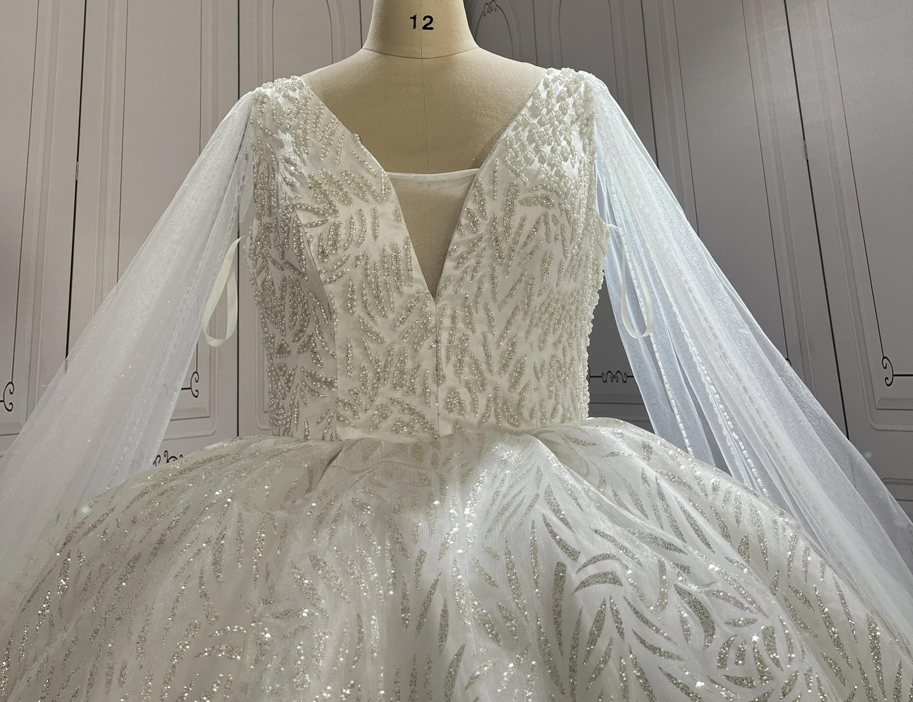 White Polyester High Quality Victorian Stylish Lace V-Neck Vintage Ball Gown Wedding Dress For Women