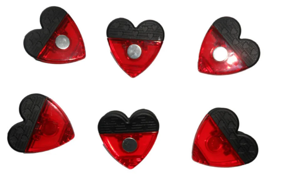 Customized logo heart shape plastic magnetic clips with high quality for refrigerator