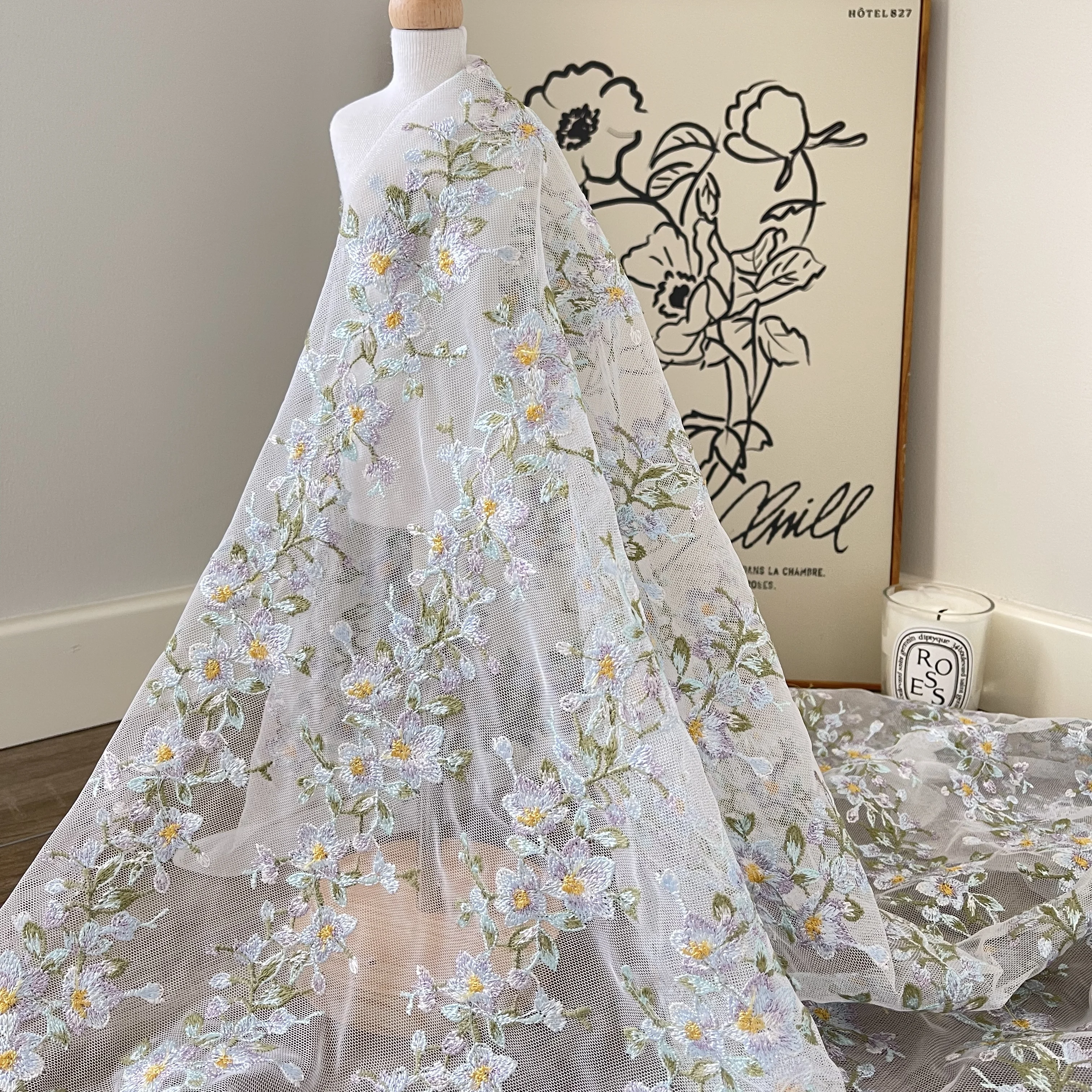 New embroidered flower lace tulle fabric bridal dress embroidery lace fabric for costumes