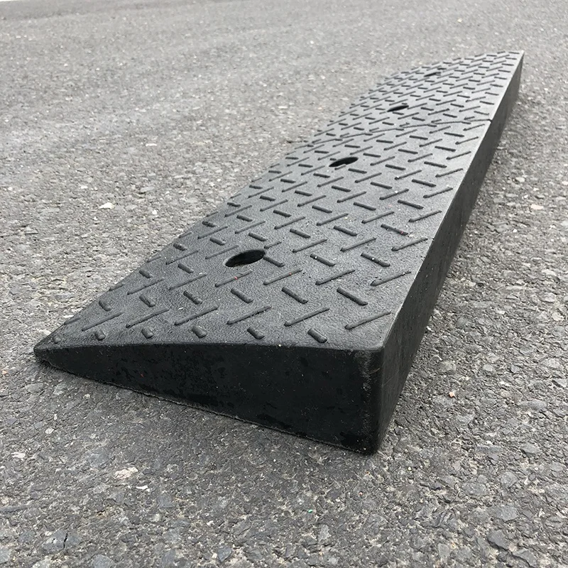 70mm Good Quality Rubber Driveway Curb Ramp Rolled Edge Ramp Rubber Kerb Ramp