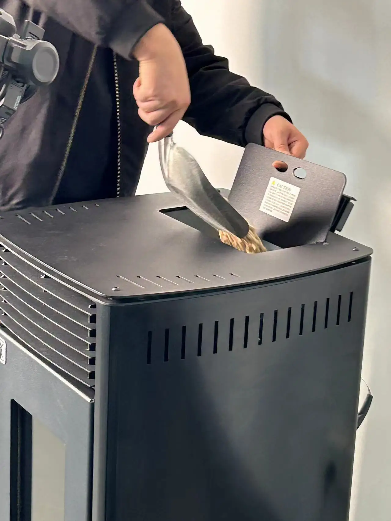 CE approved wood pellet burning stove for cooking and heating