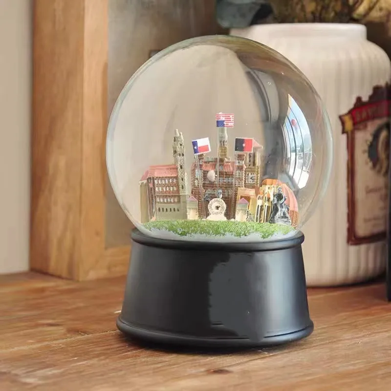 2022 High Quality Custom Design Resin Snow Globe Music and Character Themed Water Globe for Home Decoration